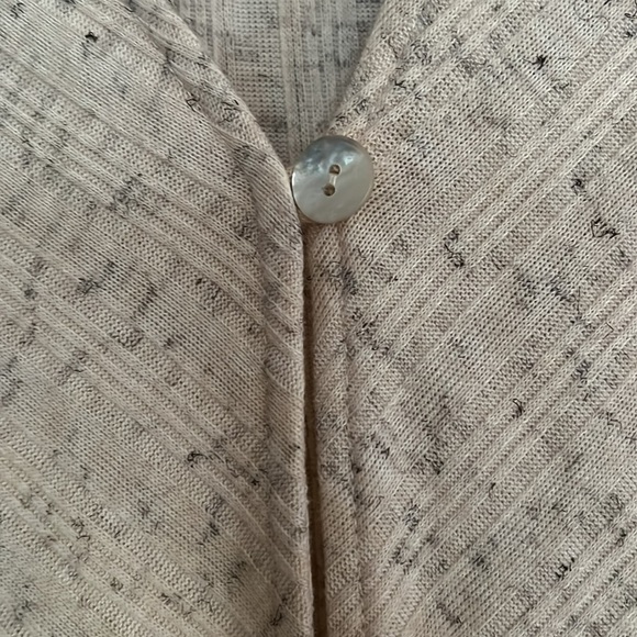 CALIFORNIAN STITCH Oatmeal Blend Tie Front Button V-Neck Top, Size Small, EUC. - Picture 6 of 8
